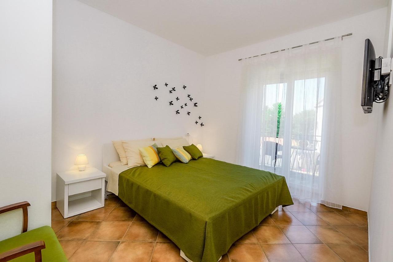 Apartmani Nina 罗维尼 外观 照片